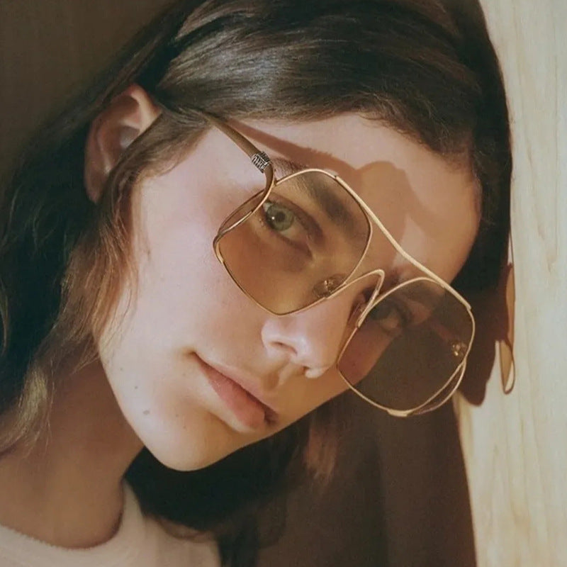 Women's geometric sunglasses with narrow metal frame and brown lenses Kalsten