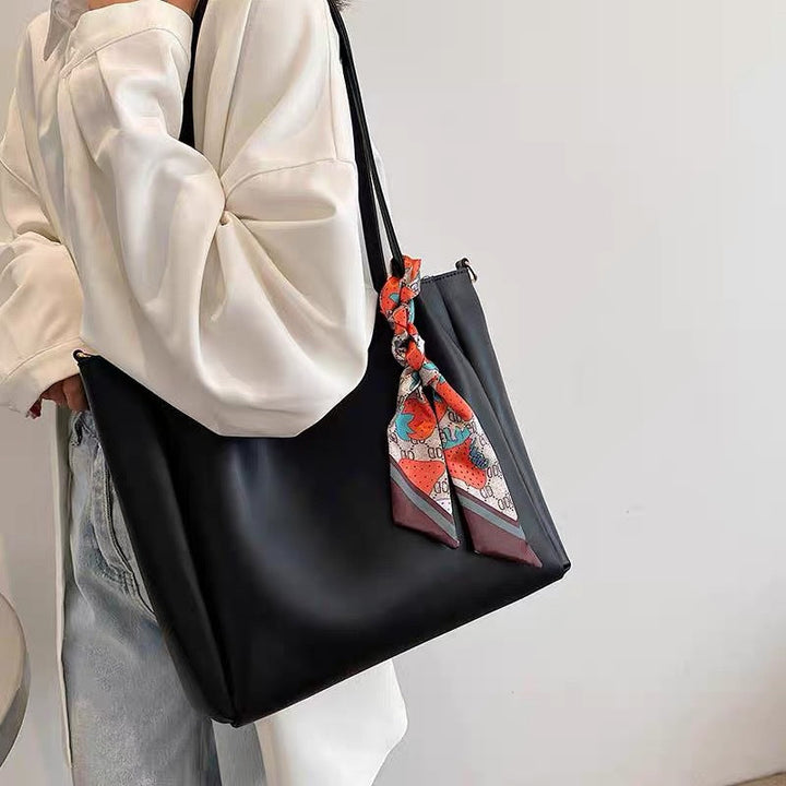 Modern Handbag with Adjustable Shoulder Strap Kalsten