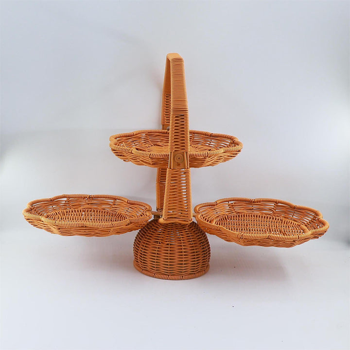 With an elegant three-tier fruit bowl Kalsten