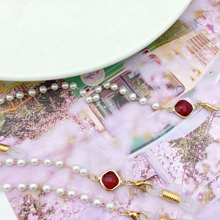 Elegant pearl necklace with golden accents Kalsten