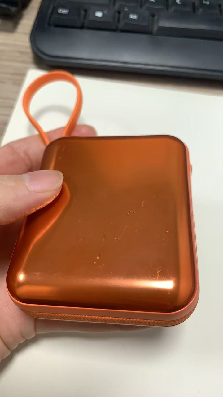 Portable power bank with digital display and integrated cable management Kalsten