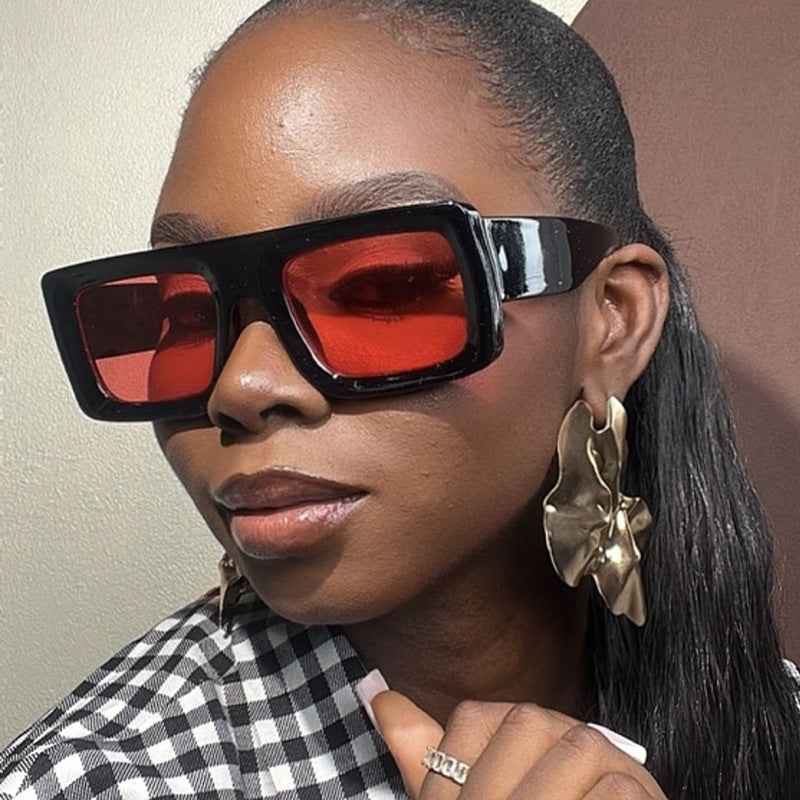 Women's fashionable square sunglasses with sturdy frame and protective lenses Kalsten