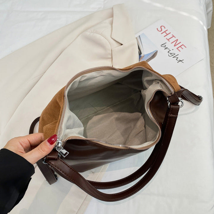 Shoulder bag with playful bear motif Kalsten