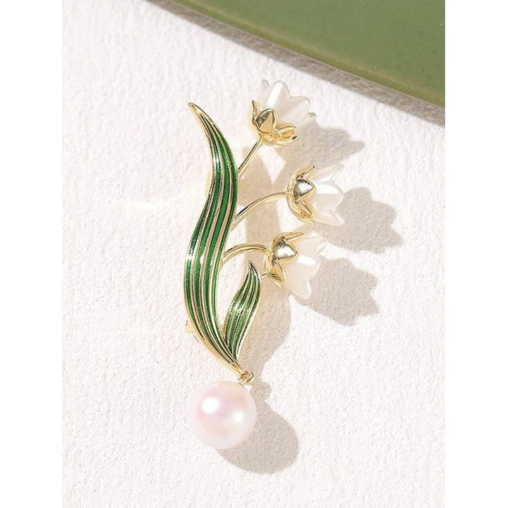 Elegant flower brooch with pearl pendant Kalsten