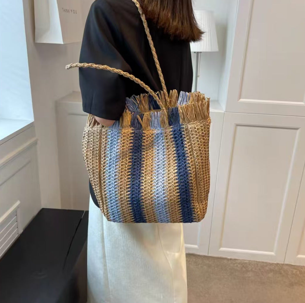 Braided beach bag with fringe details Kalsten