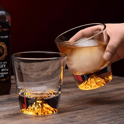 Whisky glasses with Fuji motif – Elegant set for connoisseurs