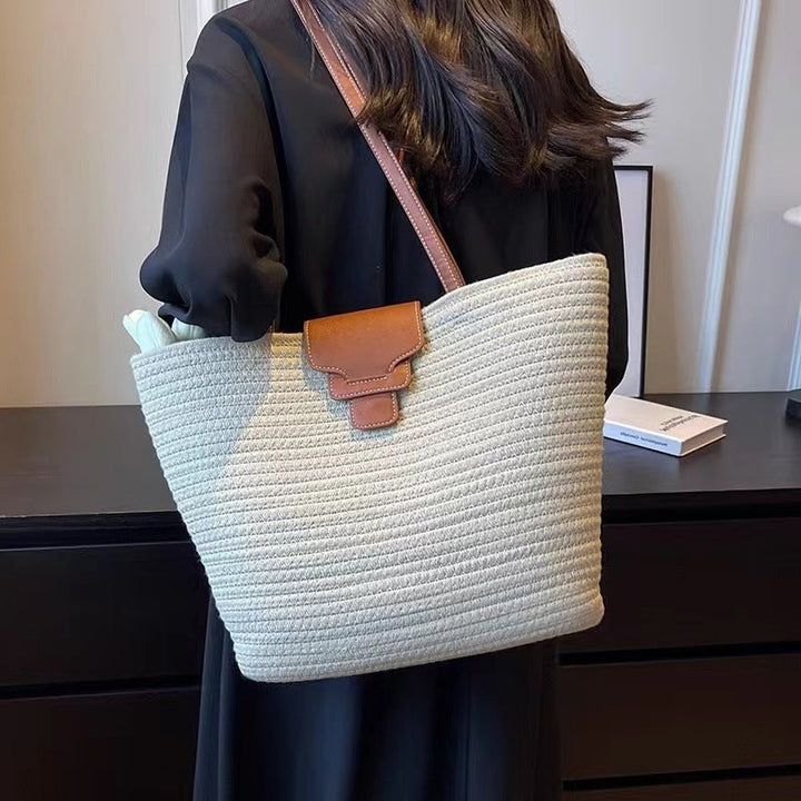 Large shoulder bag made of woven natural material Kalsten