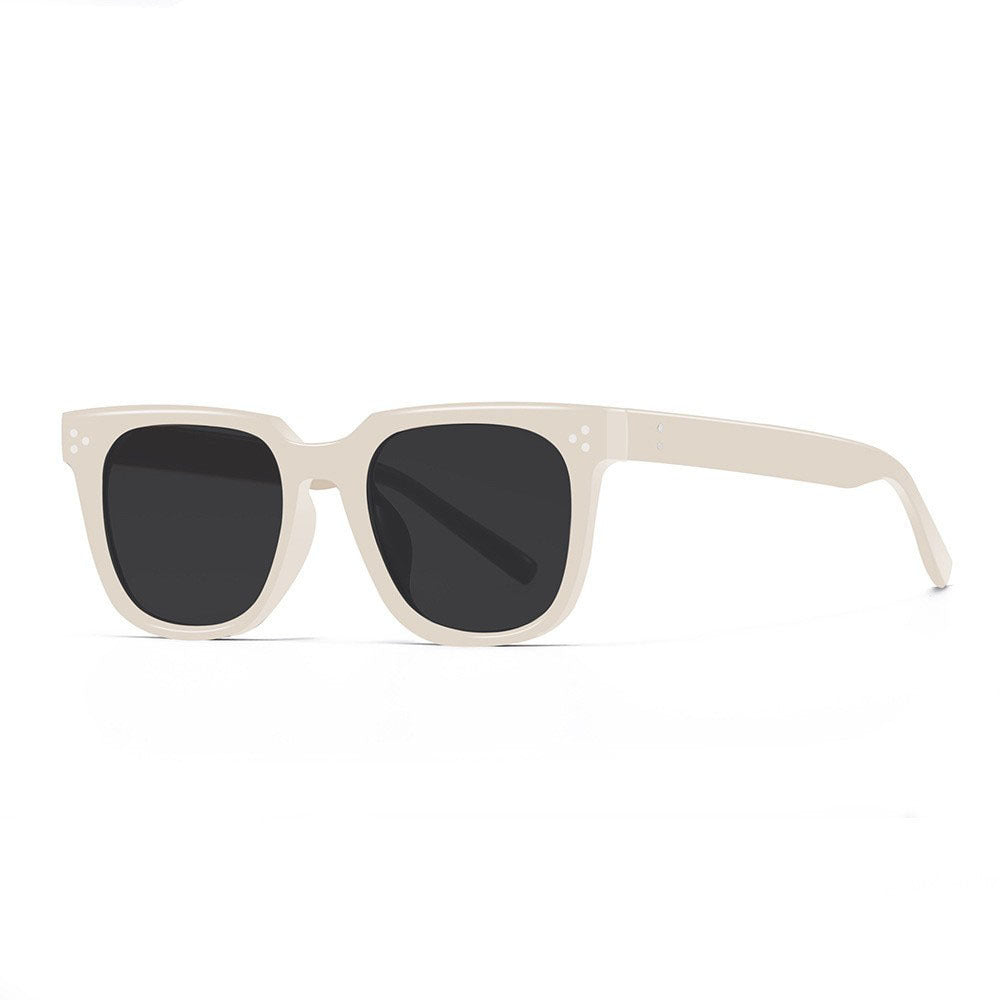 Ladies fashionable sunglasses with sturdy frame and UV protection Kalsten