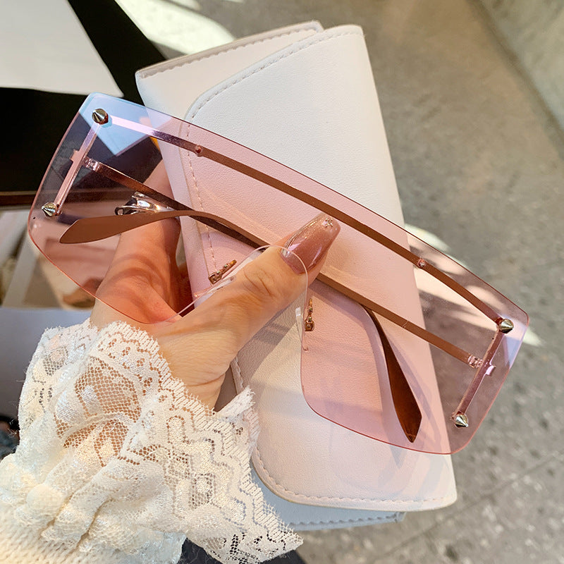 Women oversized sunglasses with modern frame and UV protection Kalsten
