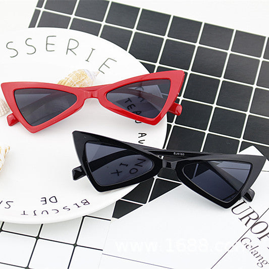 Women's fashionable Cat-Eye sunglasses with elegant design Kalsten
