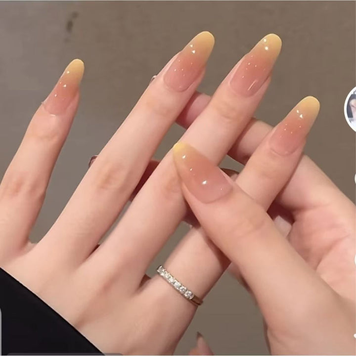 Artificial Nails in Elegant Ombre Design Kalsten