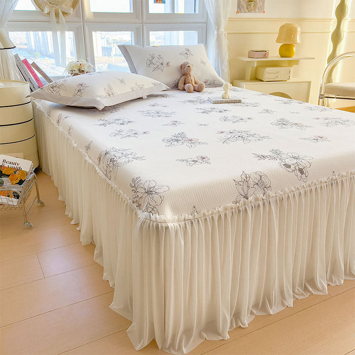 Women's elegant and decorative bedding throw set with cheerful floral pattern Kalsten