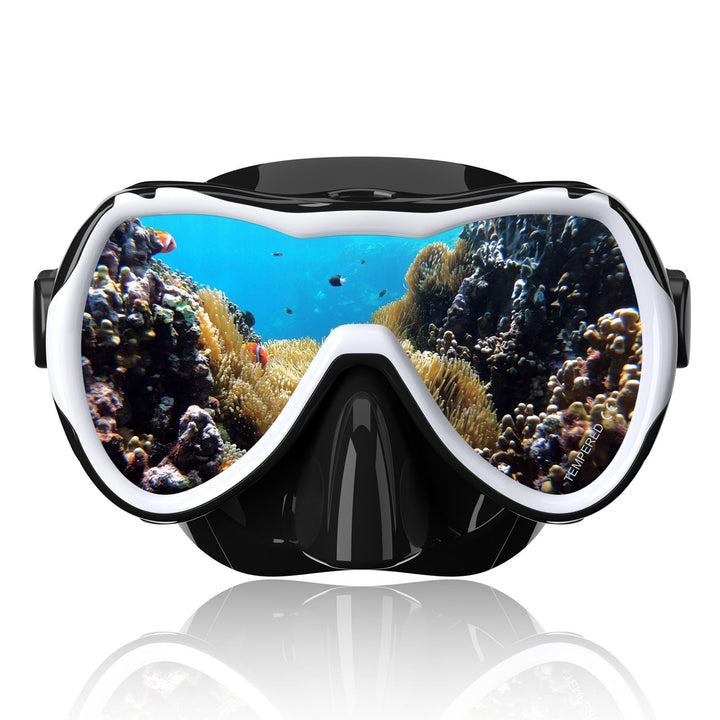 Diving mask with wide field of vision by Kalsten