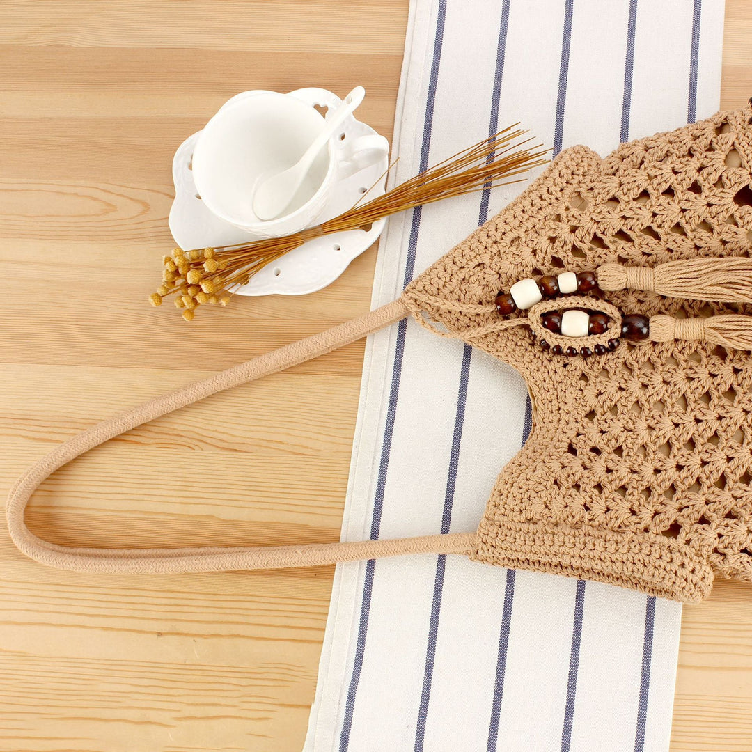 Hand-knotted macrame bag with playful pendant Kalsten