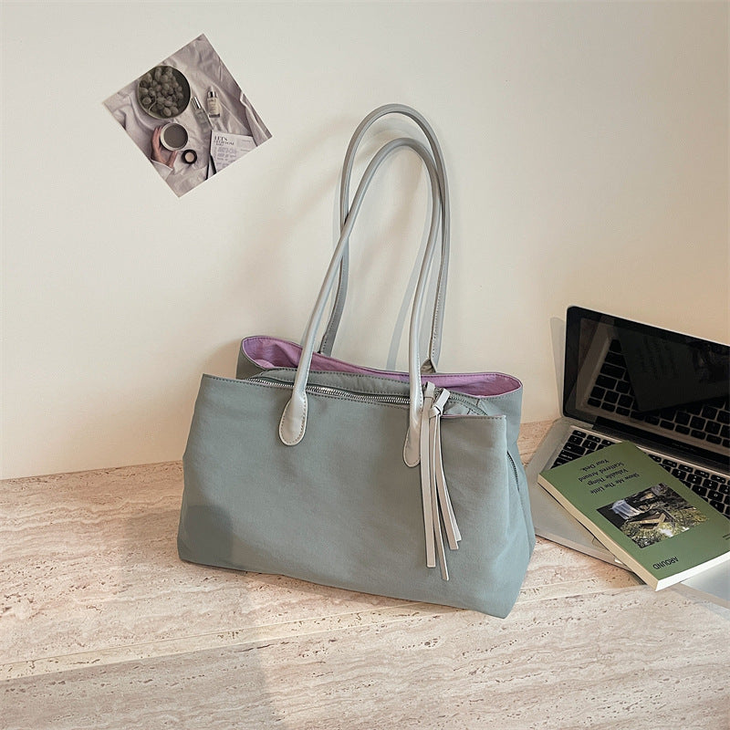 Elegant Tote Bag with Zipper and Practical Interior Pockets Kalsten