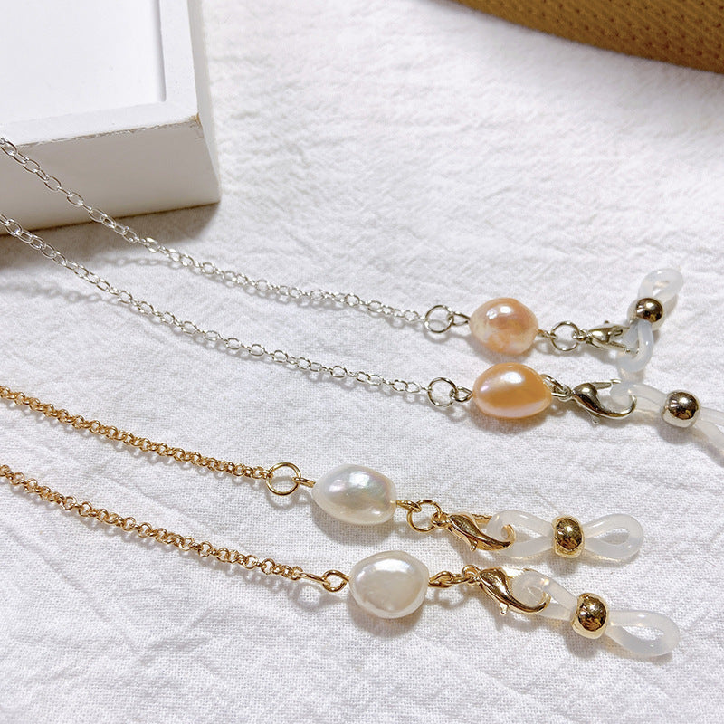Elegant jewelry holder chain with pearl and gold accents Kalsten