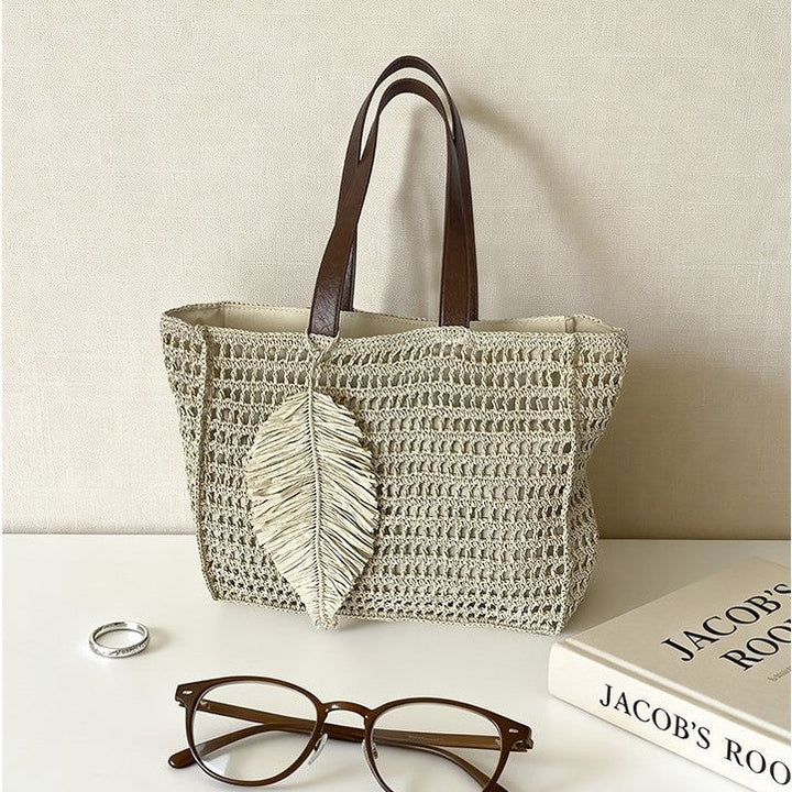 Handbag made of hand-woven natural material with decorative leaf shape design Kalsten