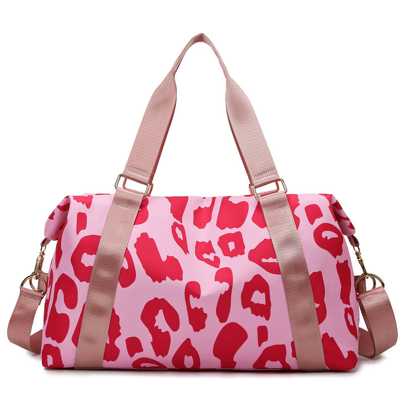 Sporty travel bag with modern leopard pattern Kalsten