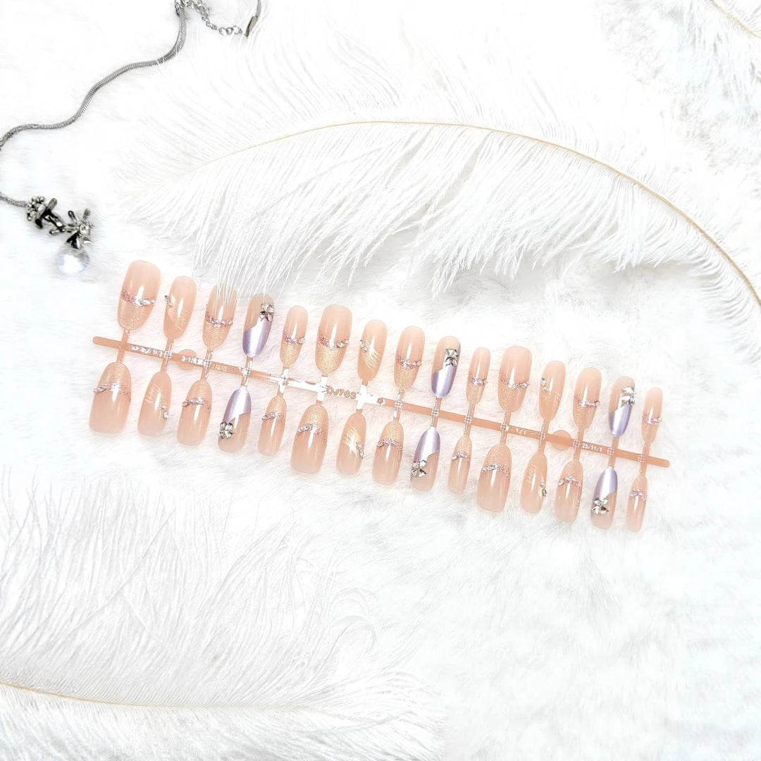 Luxury artificial nails with elegant accents Kalsten