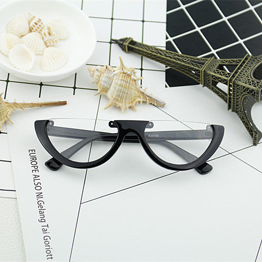 Women Cat-Eye Glasses with distinctive frame and mirrored lenses Kalsten