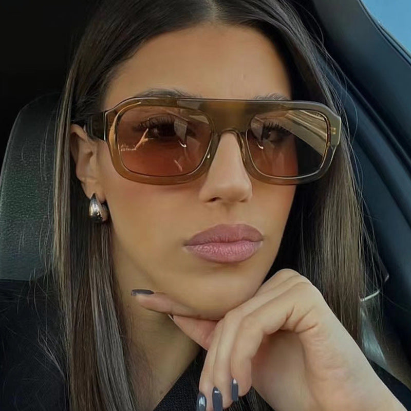 Women's fashionable sunglasses with a sturdy frame and wide lenses Kalsten