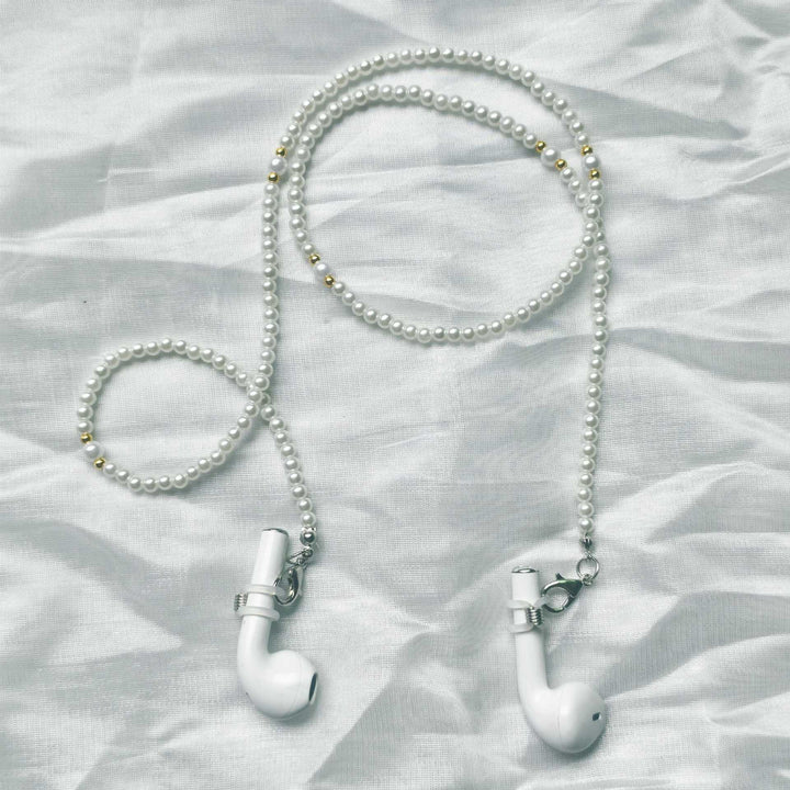 Fashionable pearl necklace with golden accent Kalsten