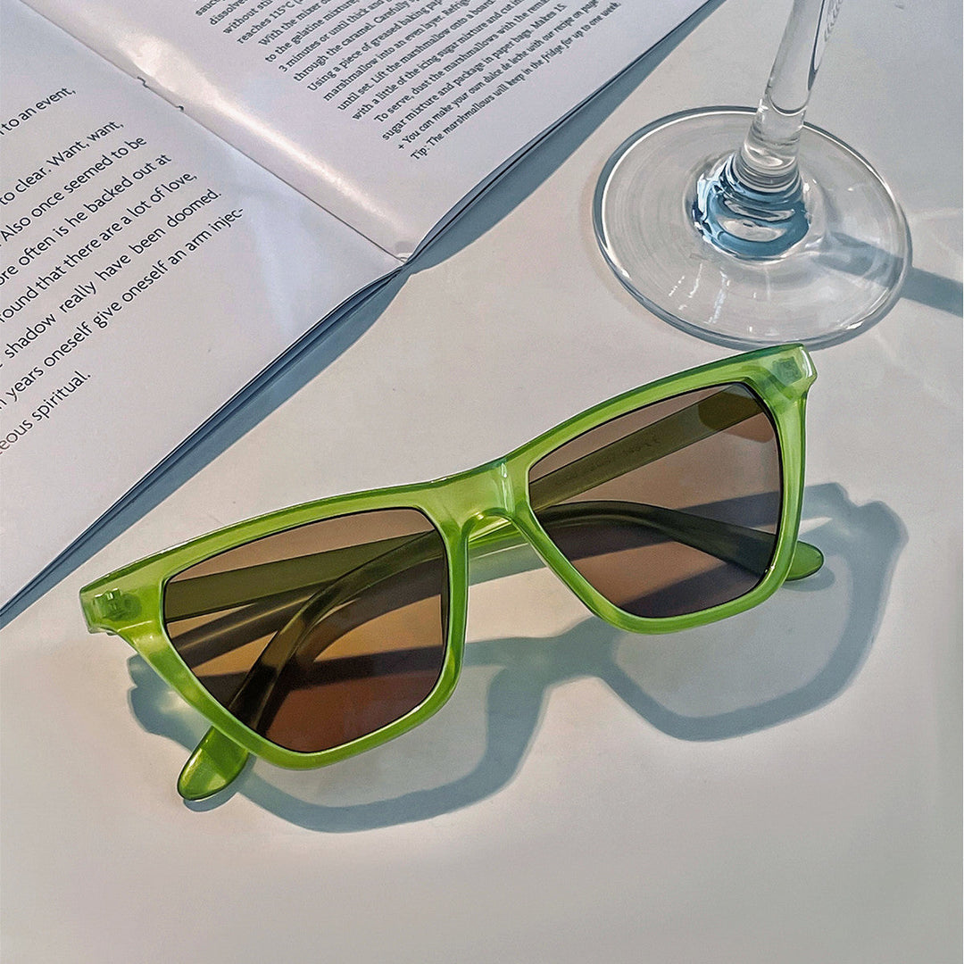 Women Cat-Eye Sunglasses with modern, translucent frame Kalsten