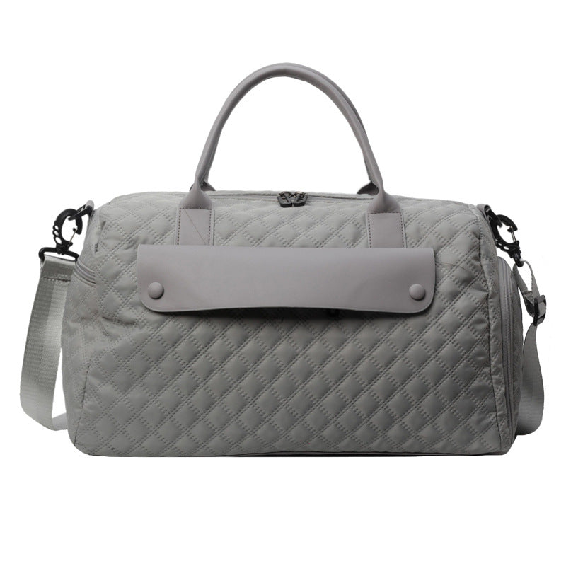 Sporty travel bag with ergonomic carrying system and water-repellent material Kalsten