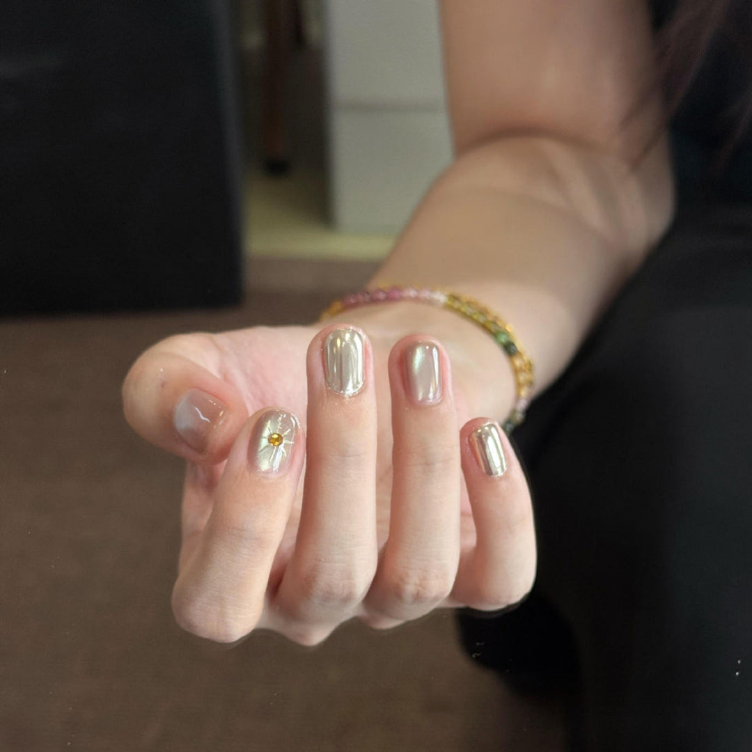 Artificial nails with luxurious metallic finish and sparkling accent Kalsten