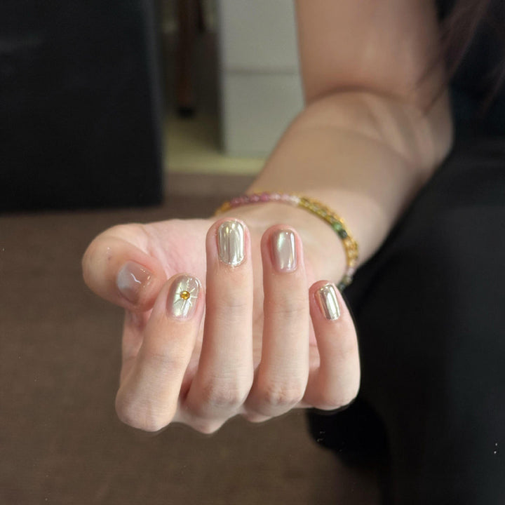 Artificial nails with luxurious metallic finish and sparkling accent Kalsten