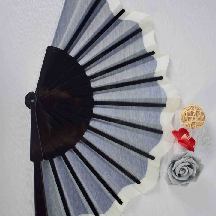 Women's stylish fan made of wood and satin Kalsten
