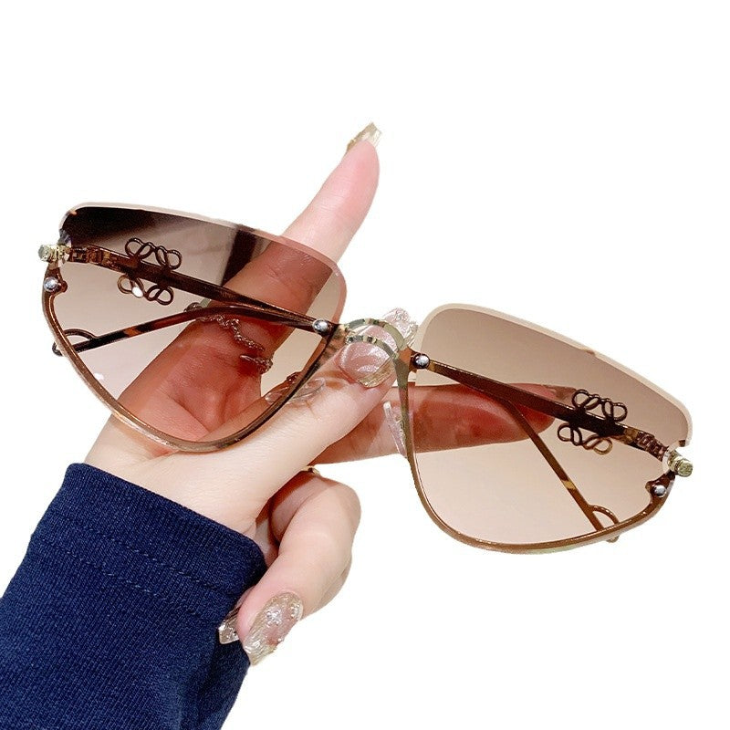 Ladies extravagant sunglasses with modern, geometric frame Kalsten