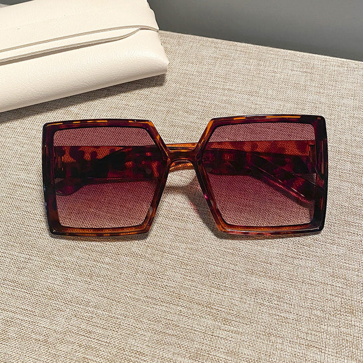 Women's square sunglasses with a sturdy frame and stylish design Kalsten