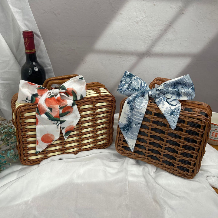 Women stylish picnic basket Kalsten