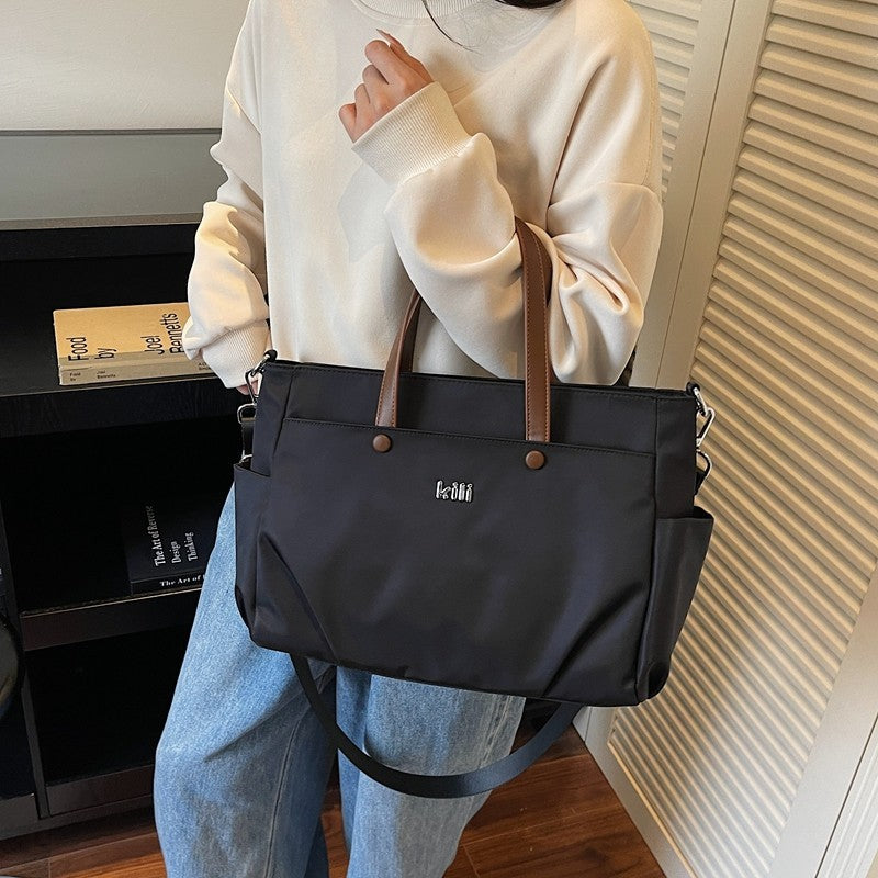 Shopping bag with comfortable carrying system and practical outer pockets Kalsten