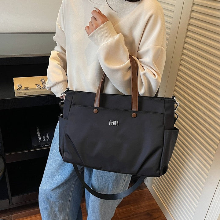Shopping bag with comfortable carrying system and practical outer pockets Kalsten
