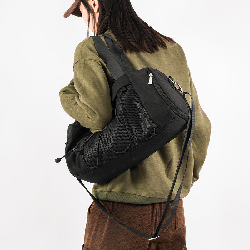 Sporty shoulder bag with adjustable carrying handles and breathable mesh material Kalsten