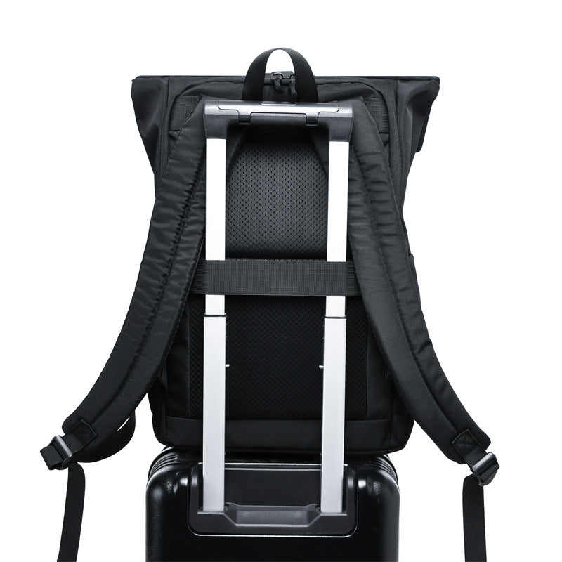 More elegant and functional backpack with reinforced carrying straps Kalsten