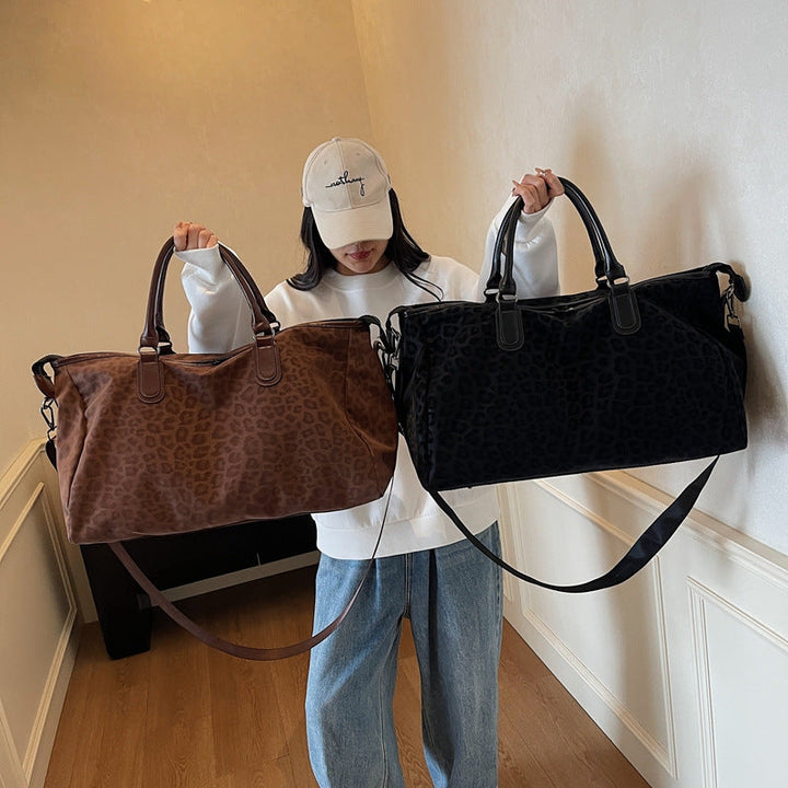 Fashionable travel bag with comfortable carrying handles Kalsten