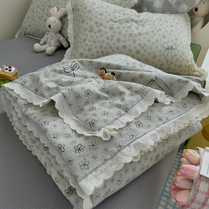 Women Cozy Bedspread with Playful Floral Pattern Kalsten