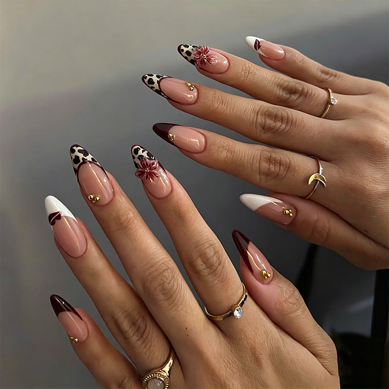 Artificial nail set with elegant floral patterns and glamorous details Acalora