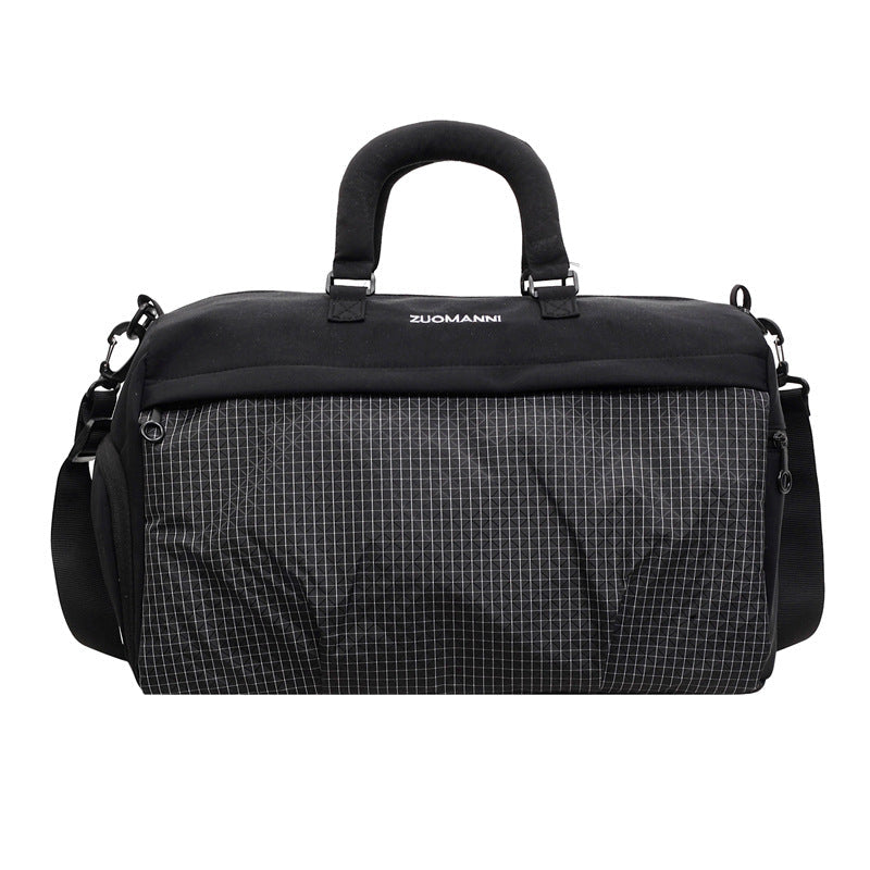 Sporty travel bag with padded carrying system and multiple compartments Kalsten