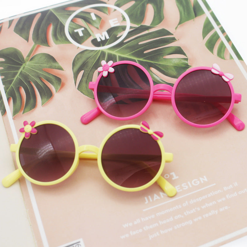 Ladies sunglasses with playful floral accents Kalsten