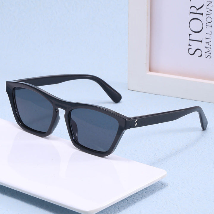 Ladies fashionable sunglasses in trendy geometric design Kalsten