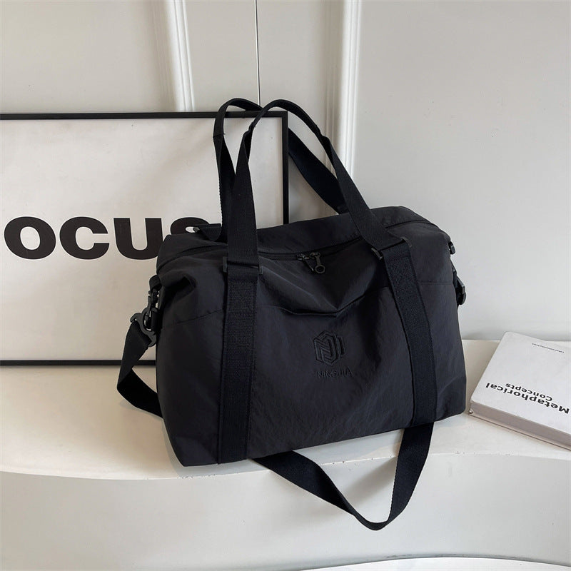 Sporty tote bag with multiple compartments and adjustable straps Kalsten