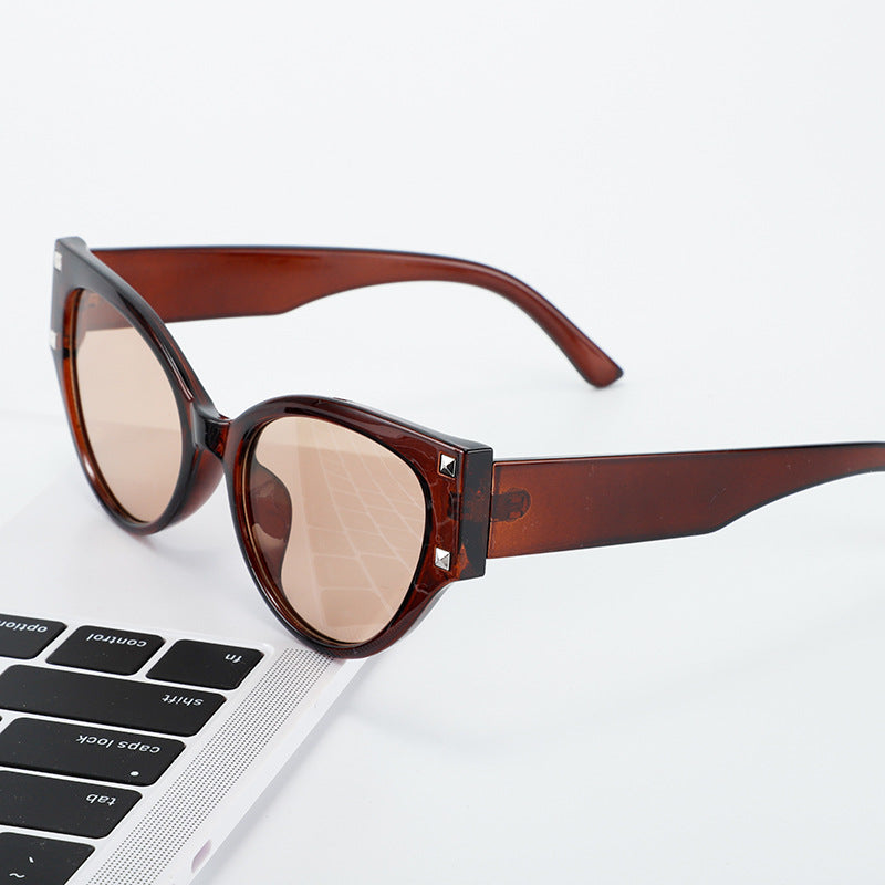 Women's trendy Cat-Eye sunglasses with glamorous accents Kalsten