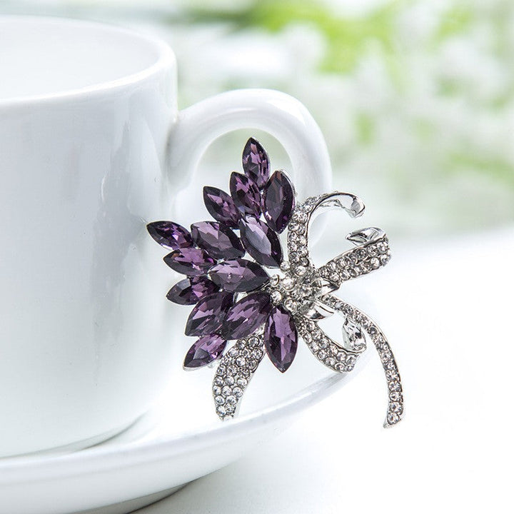 Sparkling brooch with floral design Kalsten