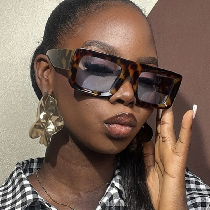 Women's fashionable square sunglasses with sturdy frame and protective lenses Kalsten