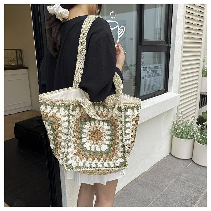 Beach bag made of hand-woven natural material with a square pattern Kalsten