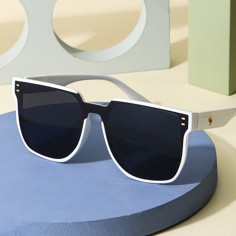 Women Fashionable Oversized Sunglasses with Distinctive Design Kalsten